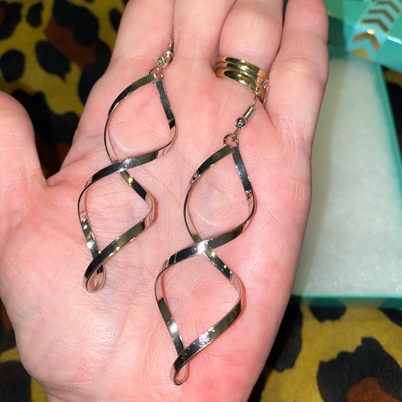 Silver Earring Set. - Picture 2 of 8